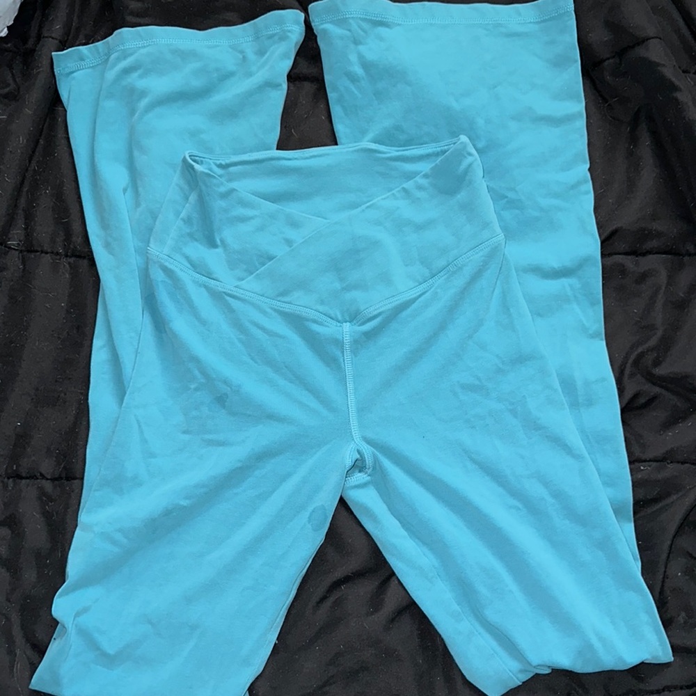 Victoria’s Secret PINK crossover waist flare leg yoga pants